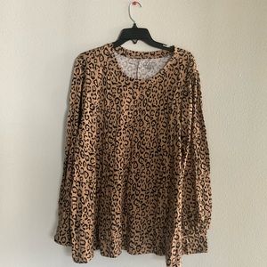 Blouson-sleeve Tee Soft leopard print blouse